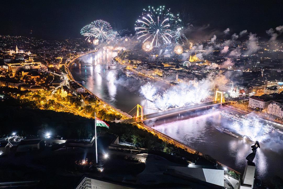 Spectacular 20 August fireworks and drone show in Budapest