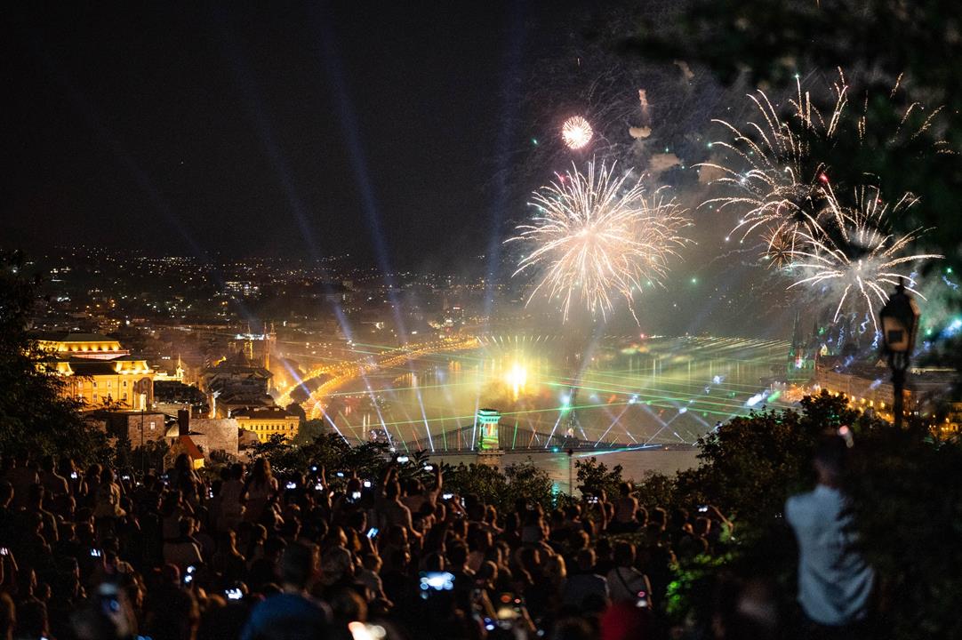 Spectacular 20 August fireworks and drone show in Budapest