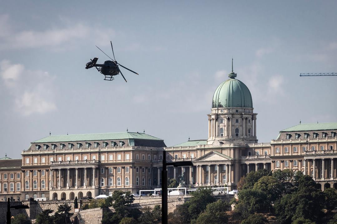 Spectacular Budapest air show vows visitors