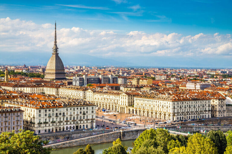 Zboruri directe Wizz Air Budapest Turin octombrie 2025