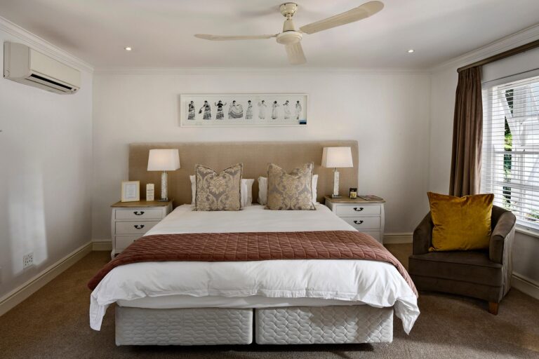 chambre à coucher avec matelas king size