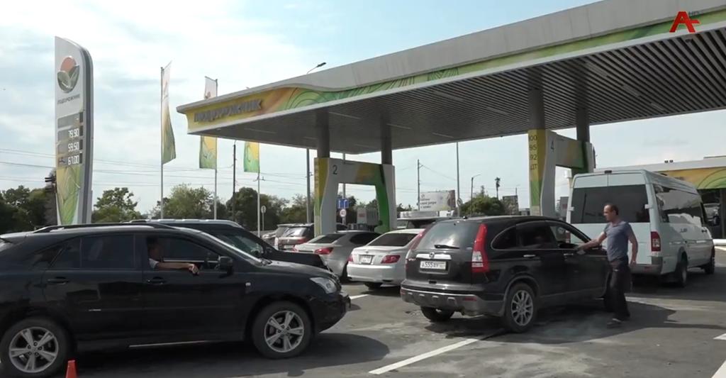 Shocking: Severe fuel shortage in Russia, kilometre-long lines at gas stations