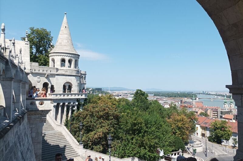 Top Hungary news: Racist attack, Romania blocks Hungarian deal, tourist scams, poverty — 26 August, 2025