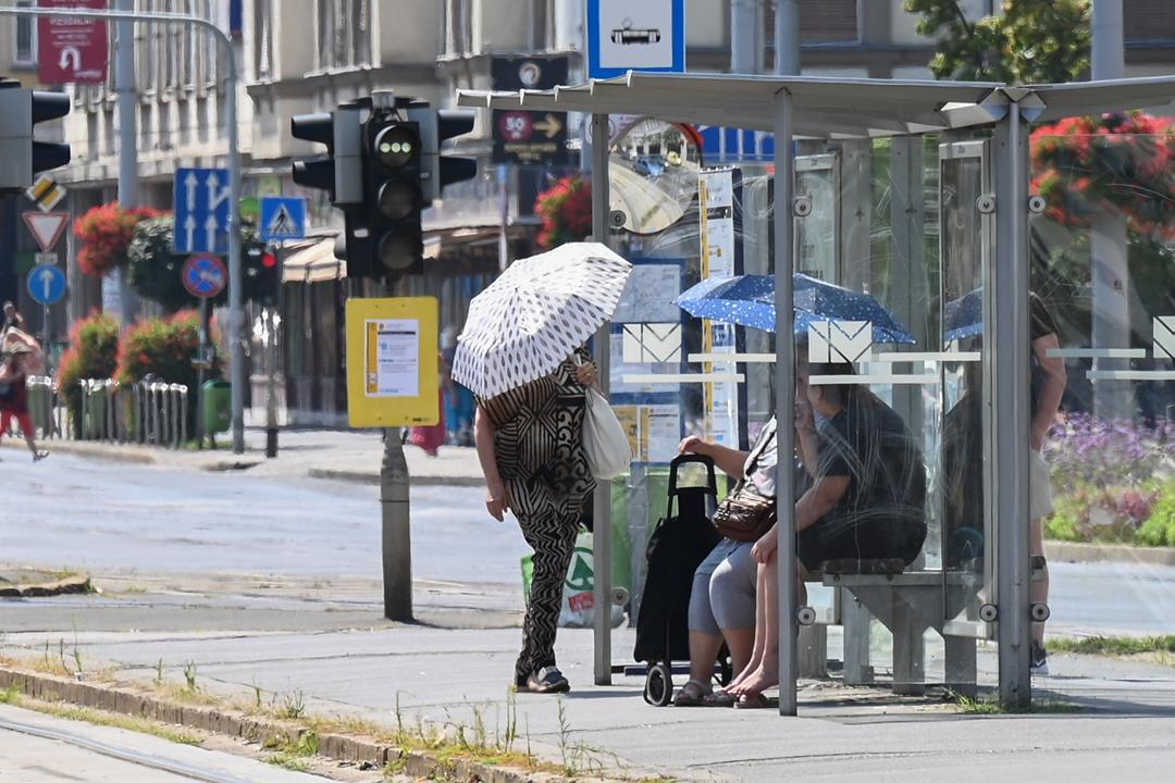 Scorching hea in Hungary but relief on the horizon Hungary news
