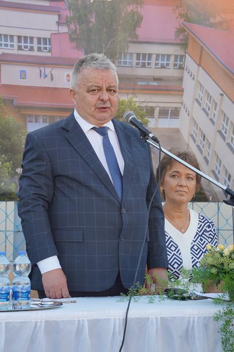 Károly Takács, the mayor of Oroszlány Mohamed