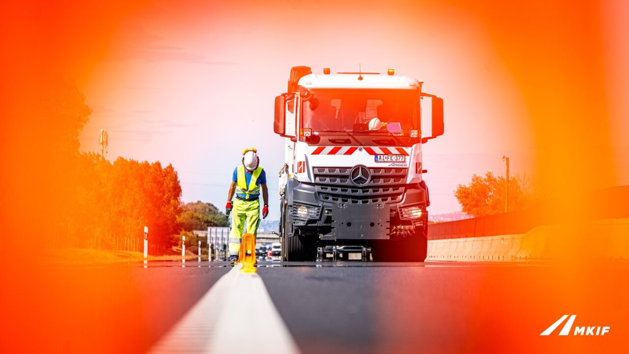 M1 motorway expansion Hungary construction project