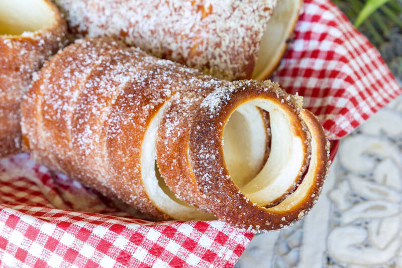 Hungary’s beloved chimney cake takes Montreal by storm: Locals can’t get enough!